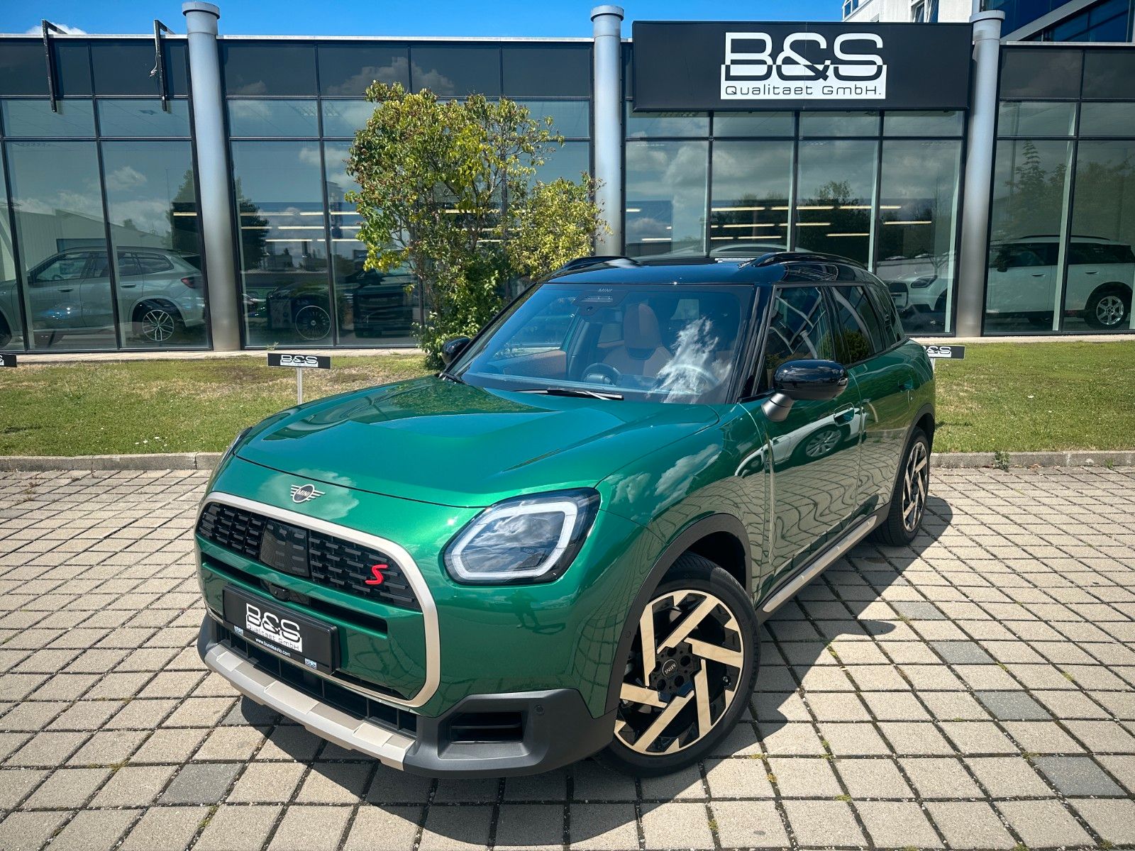 Fahrzeugabbildung MINI Countryman S ALL4 Favoured Trim XL AHK