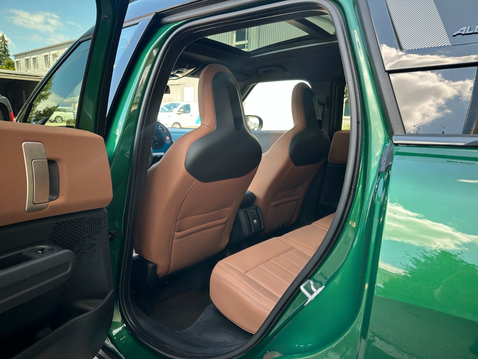 Fahrzeugabbildung MINI Countryman S ALL4 Favoured Trim XL AHK