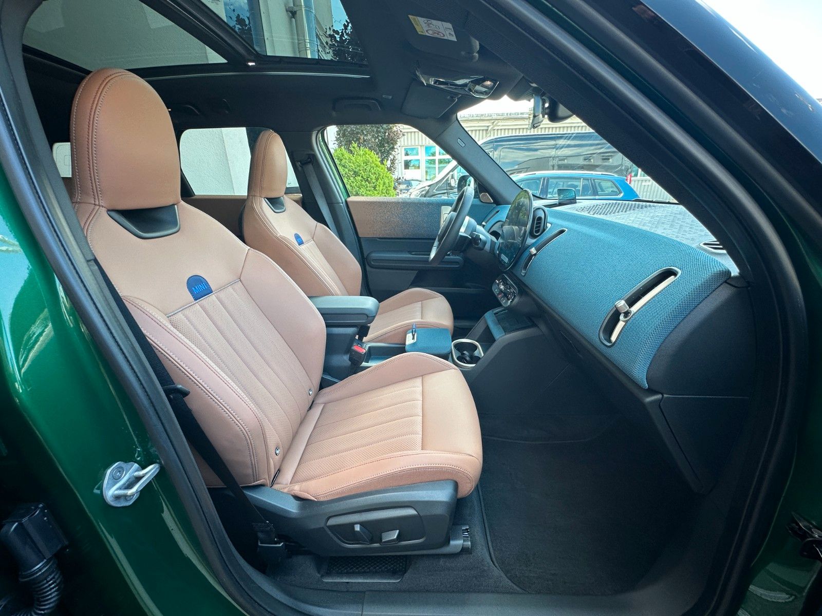 Fahrzeugabbildung MINI Countryman S ALL4 Favoured Trim XL AHK