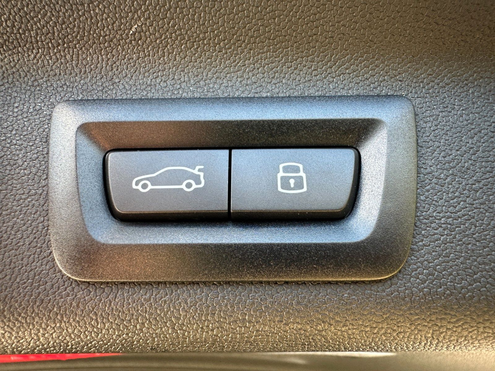 Fahrzeugabbildung MINI Countryman S ALL4 Favoured Trim XL AHK