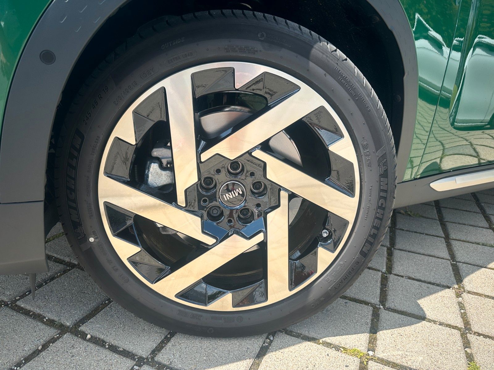 Fahrzeugabbildung MINI Countryman S ALL4 Favoured Trim XL AHK