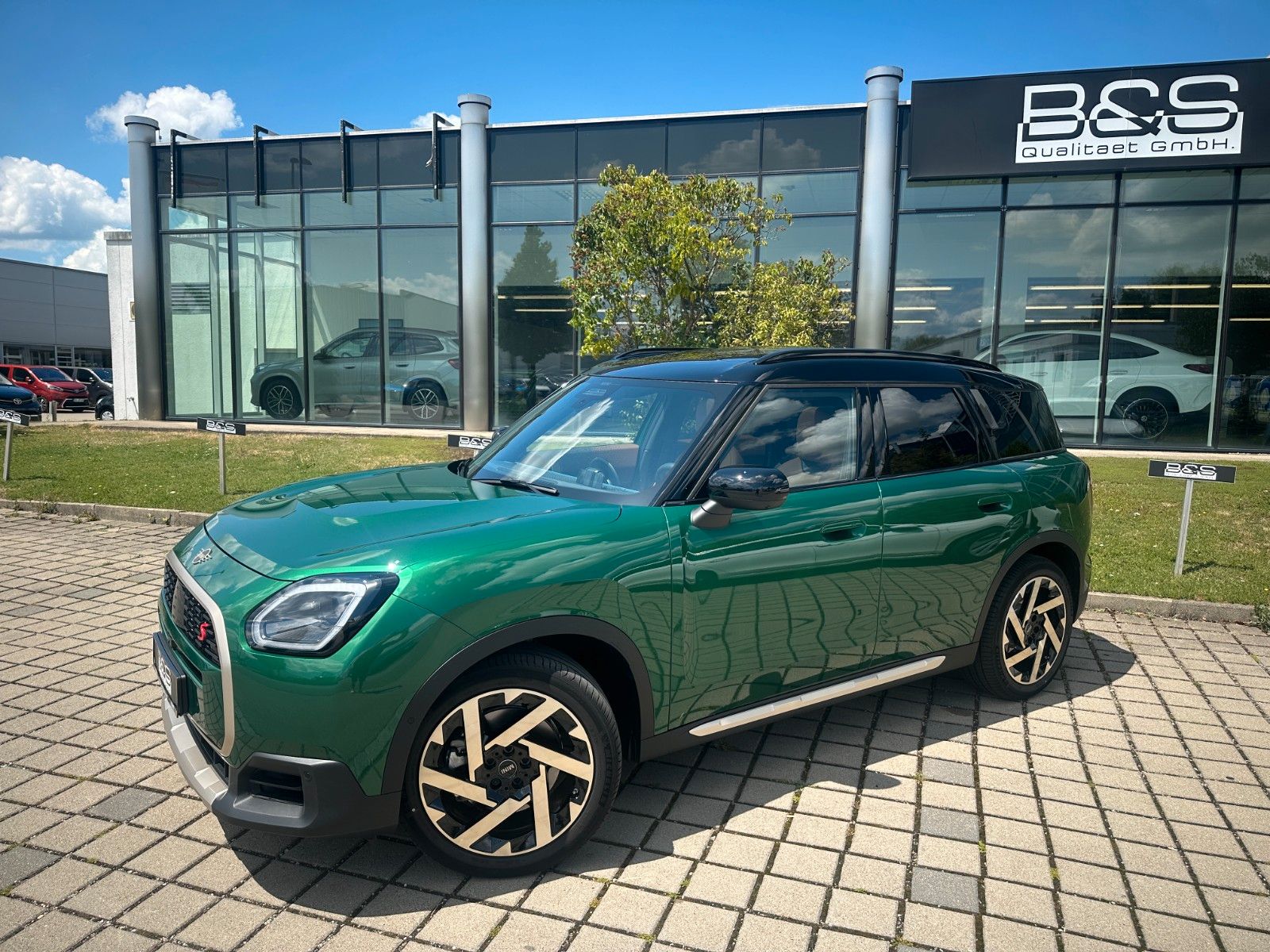 Fahrzeugabbildung MINI Countryman S ALL4 Favoured Trim XL AHK