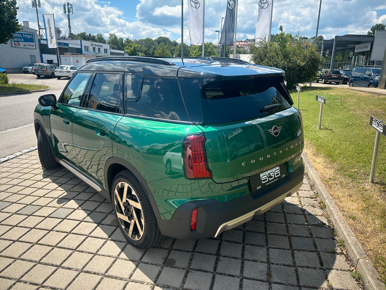 Fahrzeugabbildung MINI Countryman S ALL4 Favoured Trim XL AHK