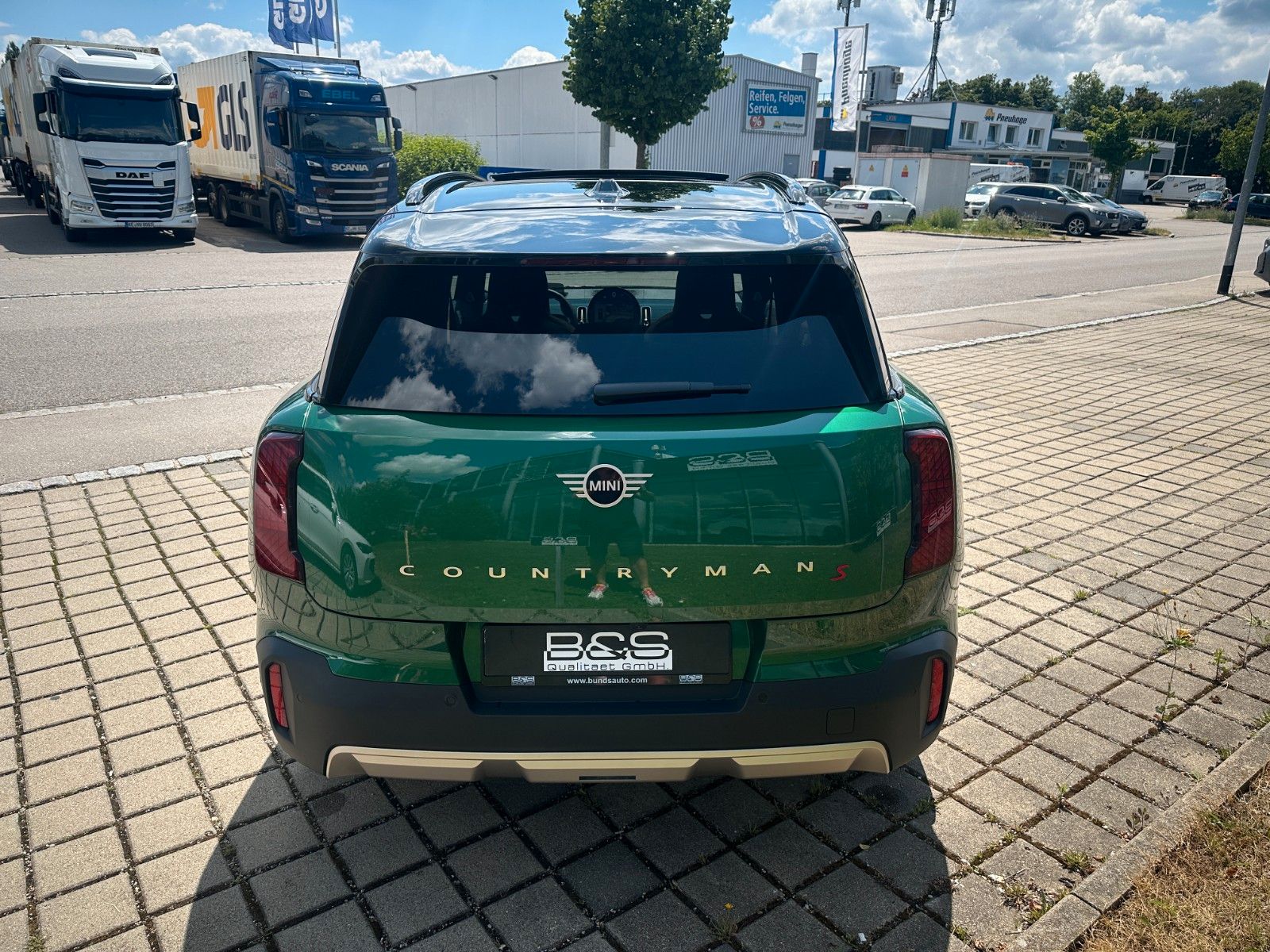 Fahrzeugabbildung MINI Countryman S ALL4 Favoured Trim XL AHK