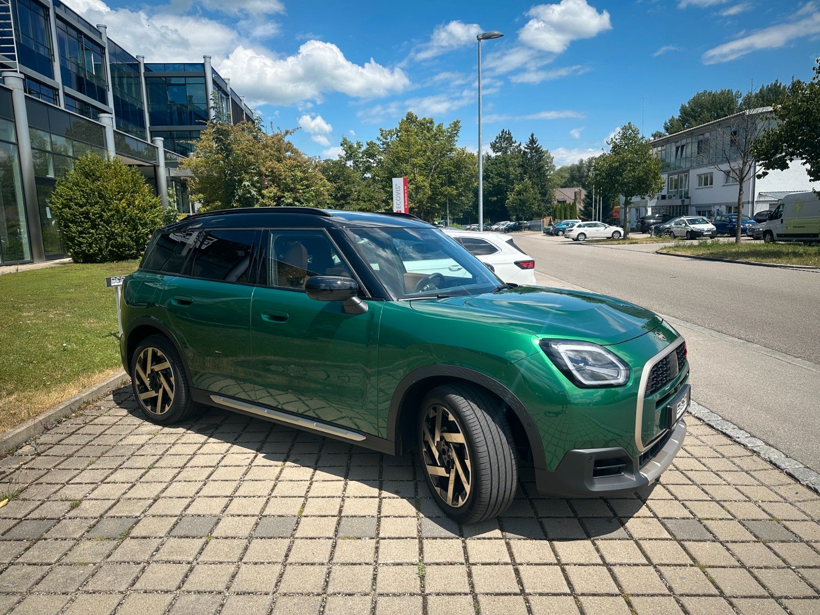 Fahrzeugabbildung MINI Countryman S ALL4 Favoured Trim XL AHK