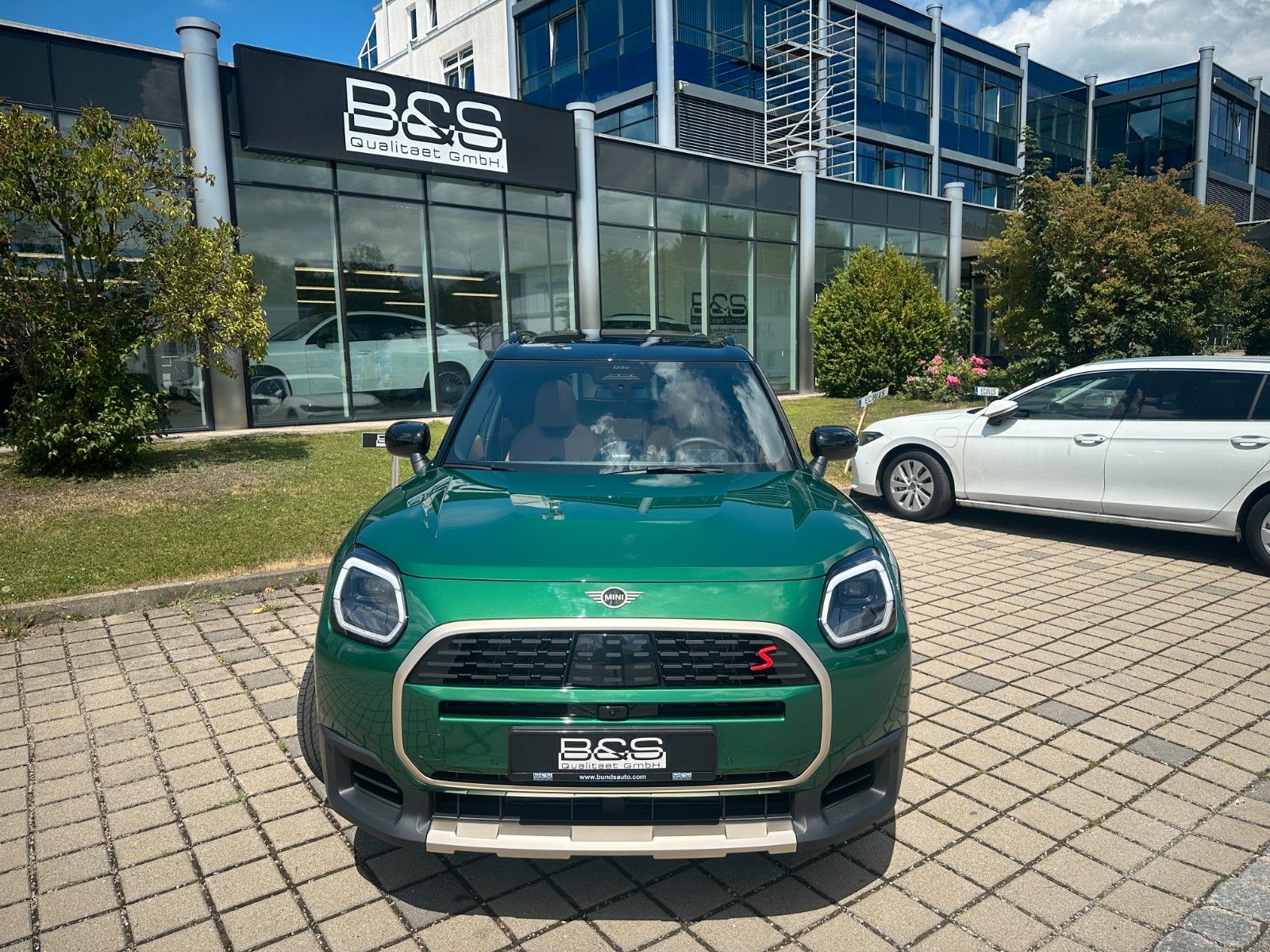 Fahrzeugabbildung MINI Countryman S ALL4 Favoured Trim XL AHK