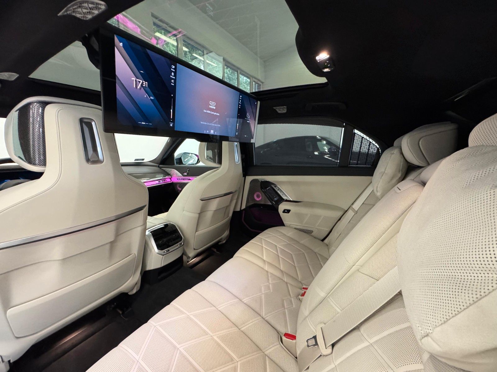 Fahrzeugabbildung BMW 740d xDrive MSport ACC,HUD,SKLY,B&W,AHK,LUFT,TV