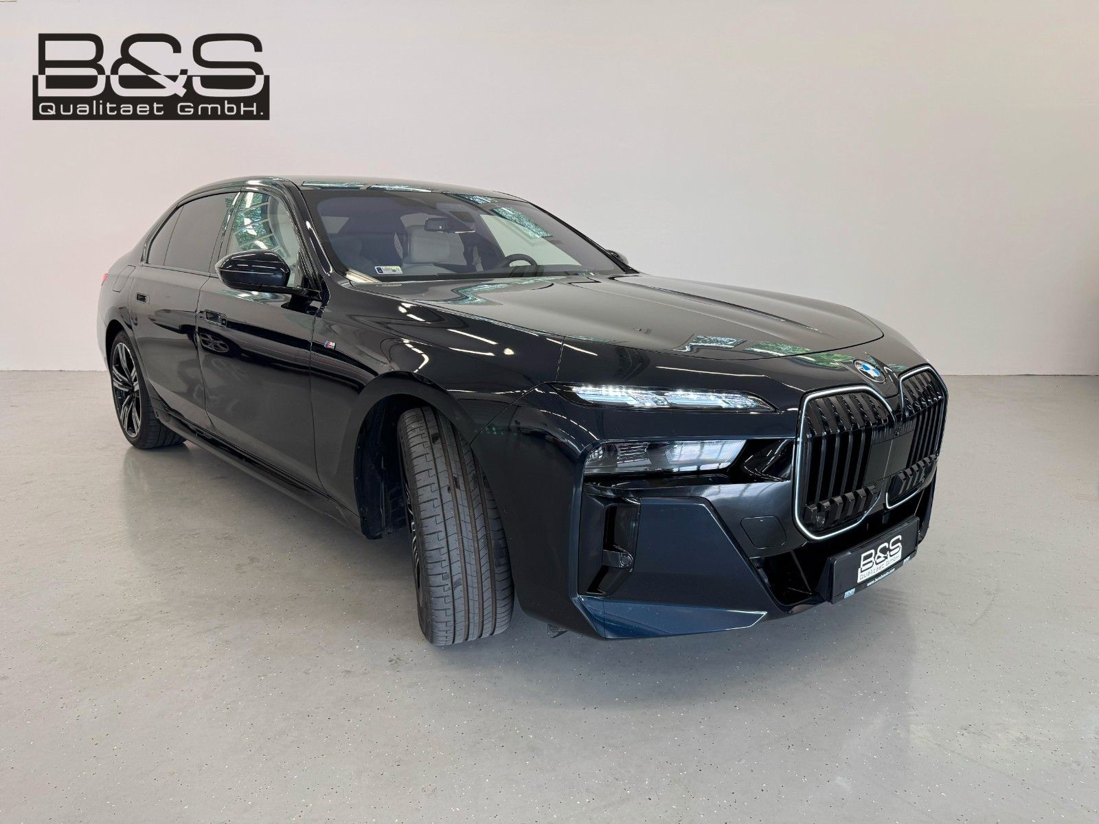 Fahrzeugabbildung BMW 740d xDrive MSport ACC,HUD,SKLY,B&W,AHK,LUFT,TV