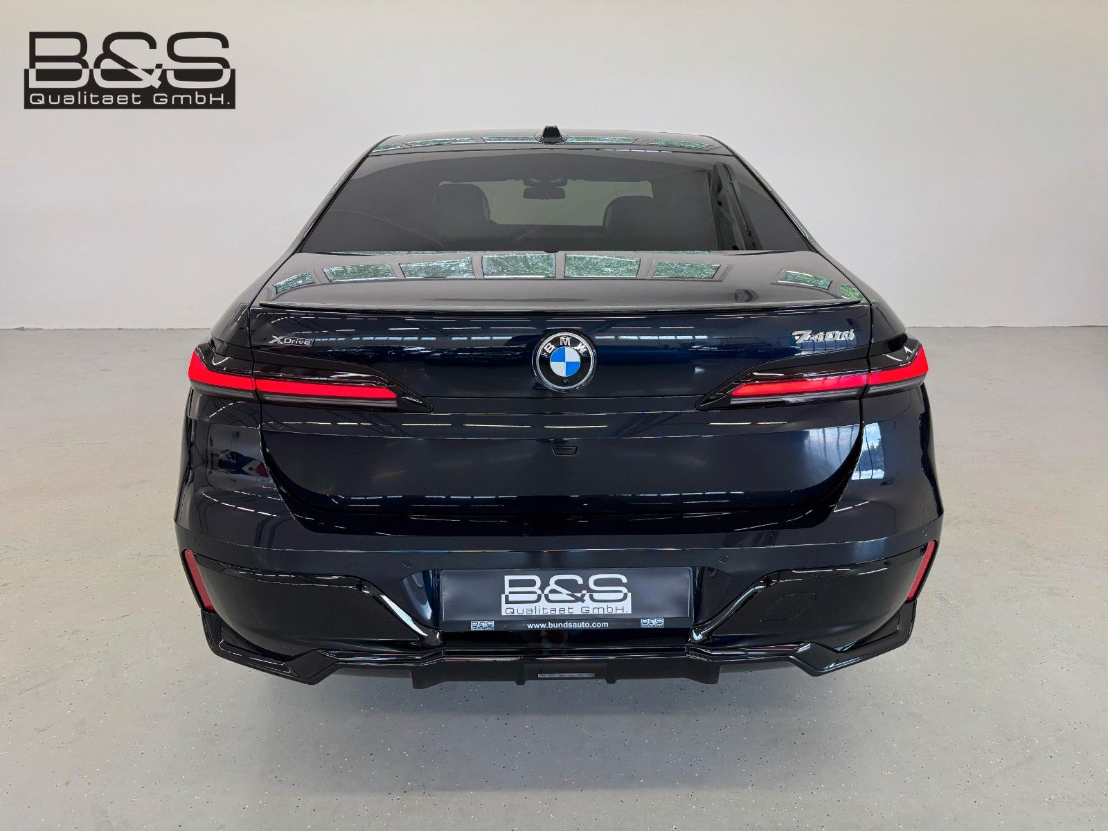 Fahrzeugabbildung BMW 740d xDrive MSport ACC,HUD,SKLY,B&W,AHK,LUFT,TV