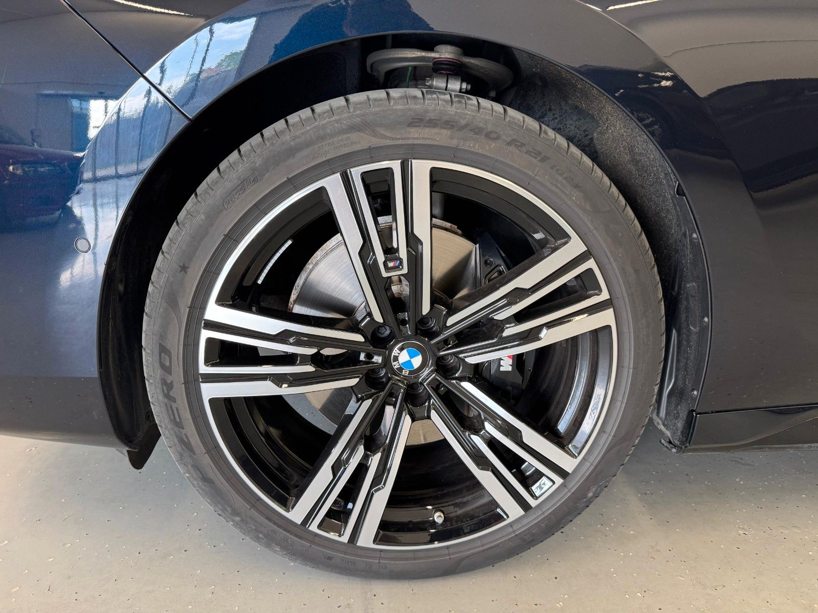 Fahrzeugabbildung BMW 740d xDrive MSport ACC,HUD,SKLY,B&W,AHK,LUFT,TV