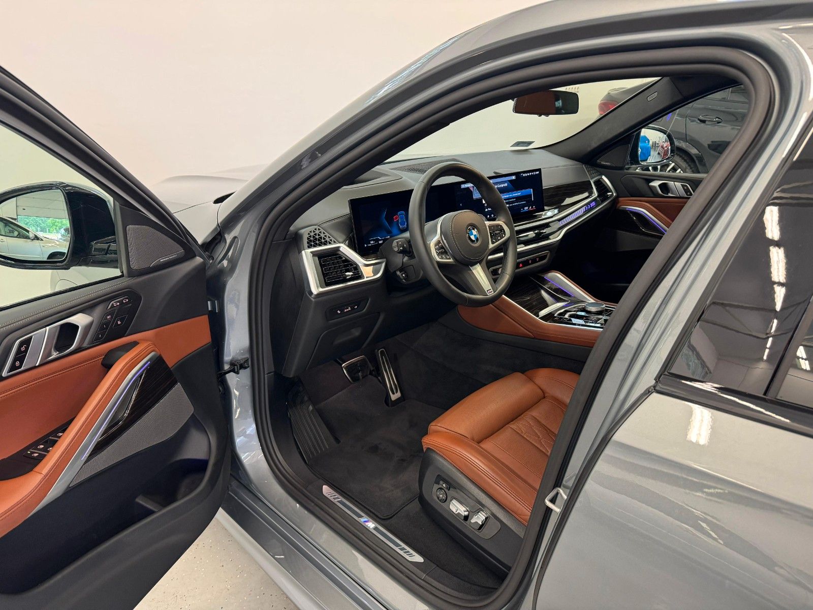 Fahrzeugabbildung BMW X6 30d xDrive MSport ACC,HUD,PANO,HARMAN,SOFTCL