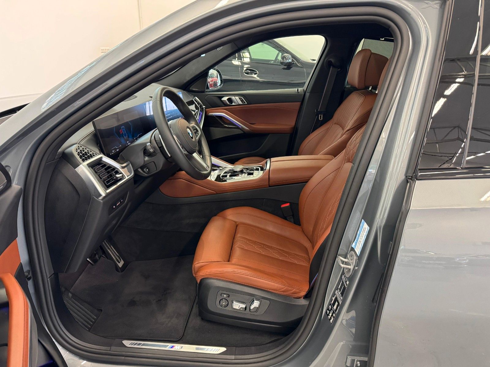 Fahrzeugabbildung BMW X6 30d xDrive MSport ACC,HUD,PANO,HARMAN,SOFTCL