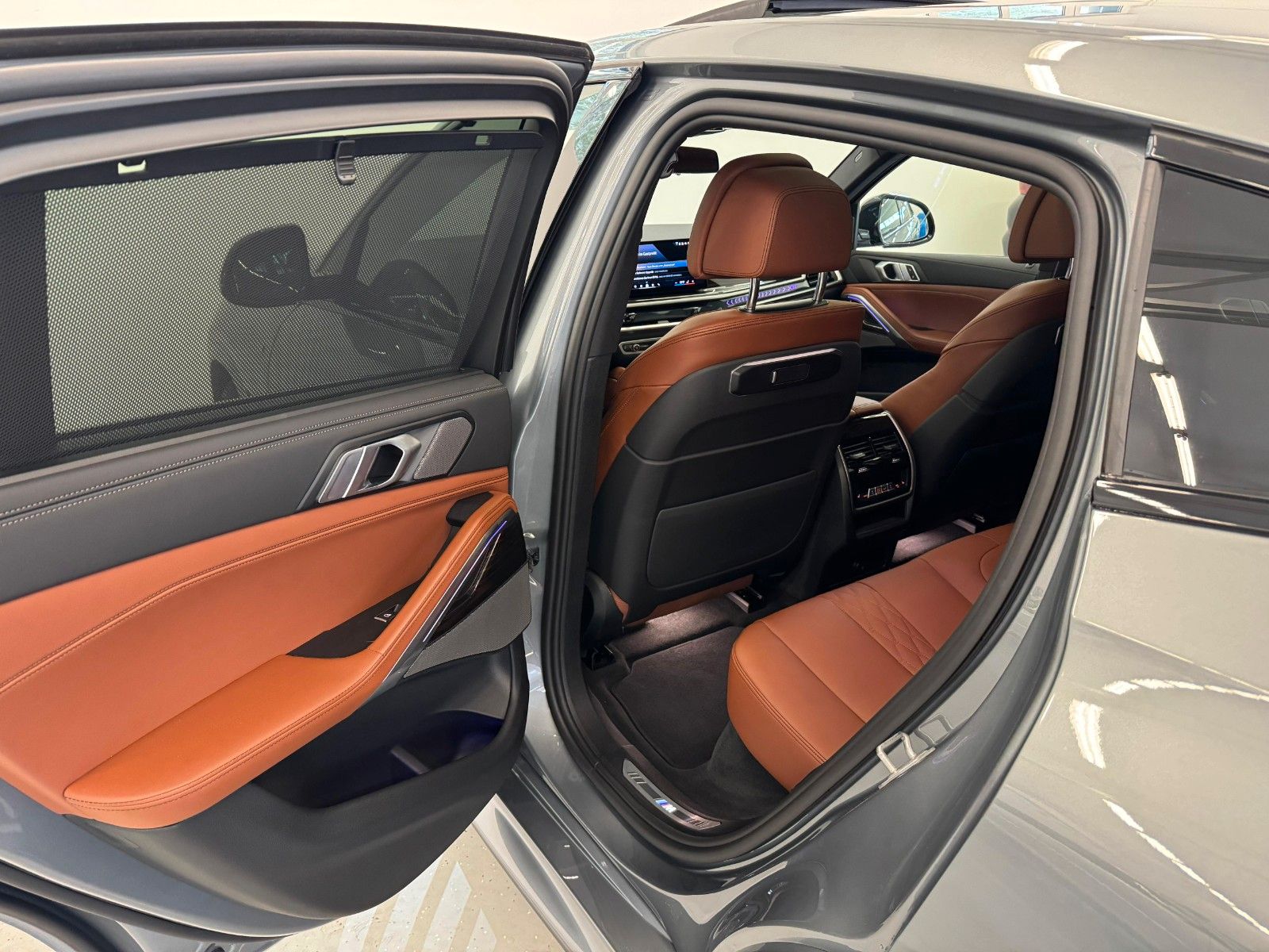 Fahrzeugabbildung BMW X6 30d xDrive MSport ACC,HUD,PANO,HARMAN,SOFTCL