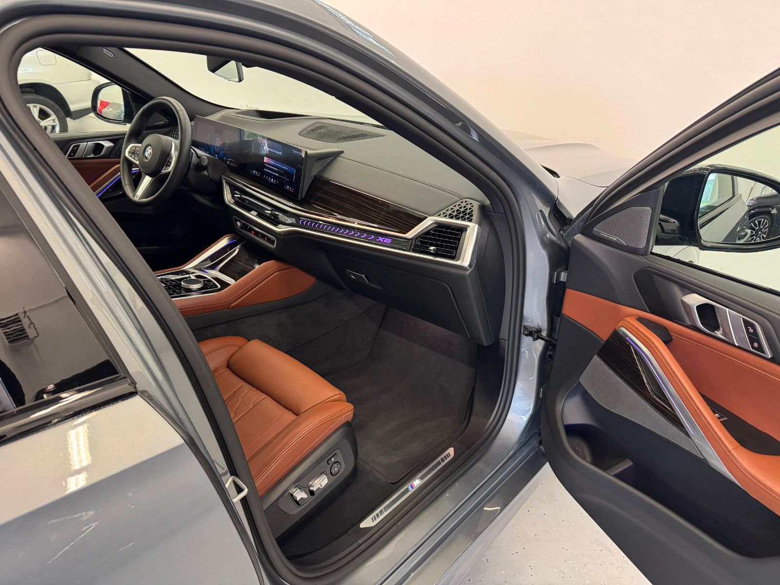 Fahrzeugabbildung BMW X6 30d xDrive MSport ACC,HUD,PANO,HARMAN,SOFTCL