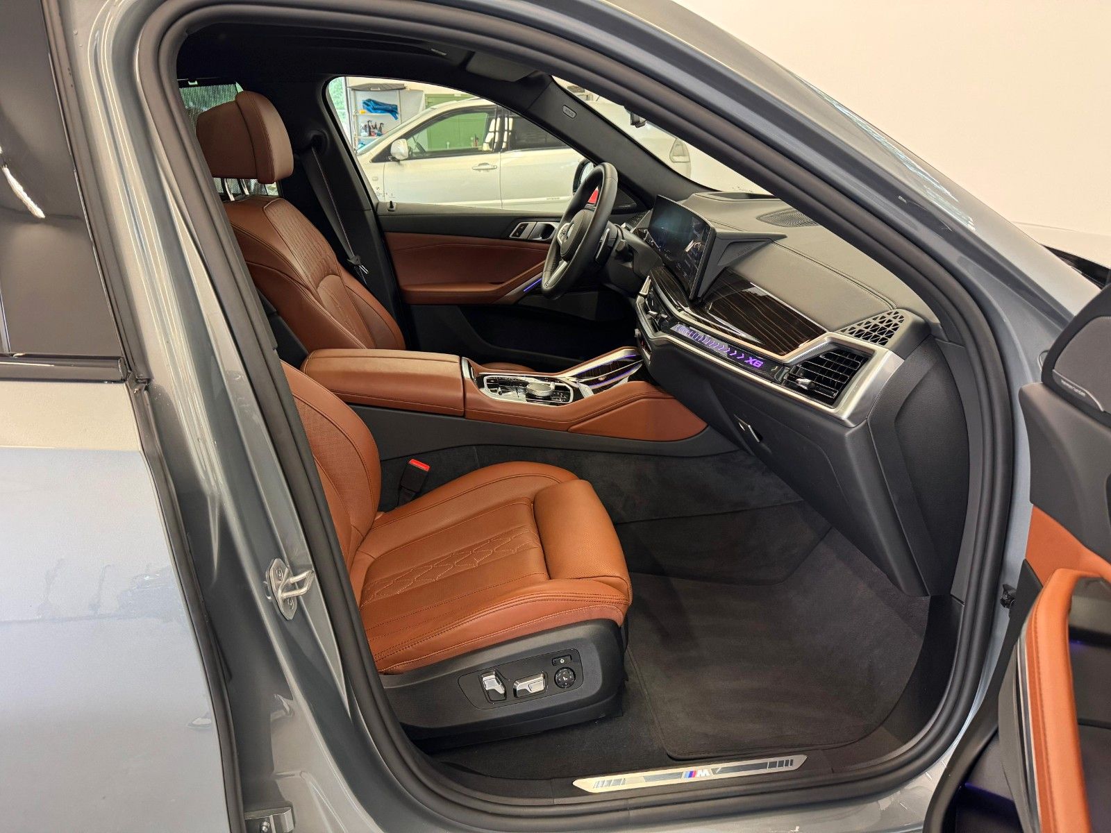Fahrzeugabbildung BMW X6 30d xDrive MSport ACC,HUD,PANO,HARMAN,SOFTCL