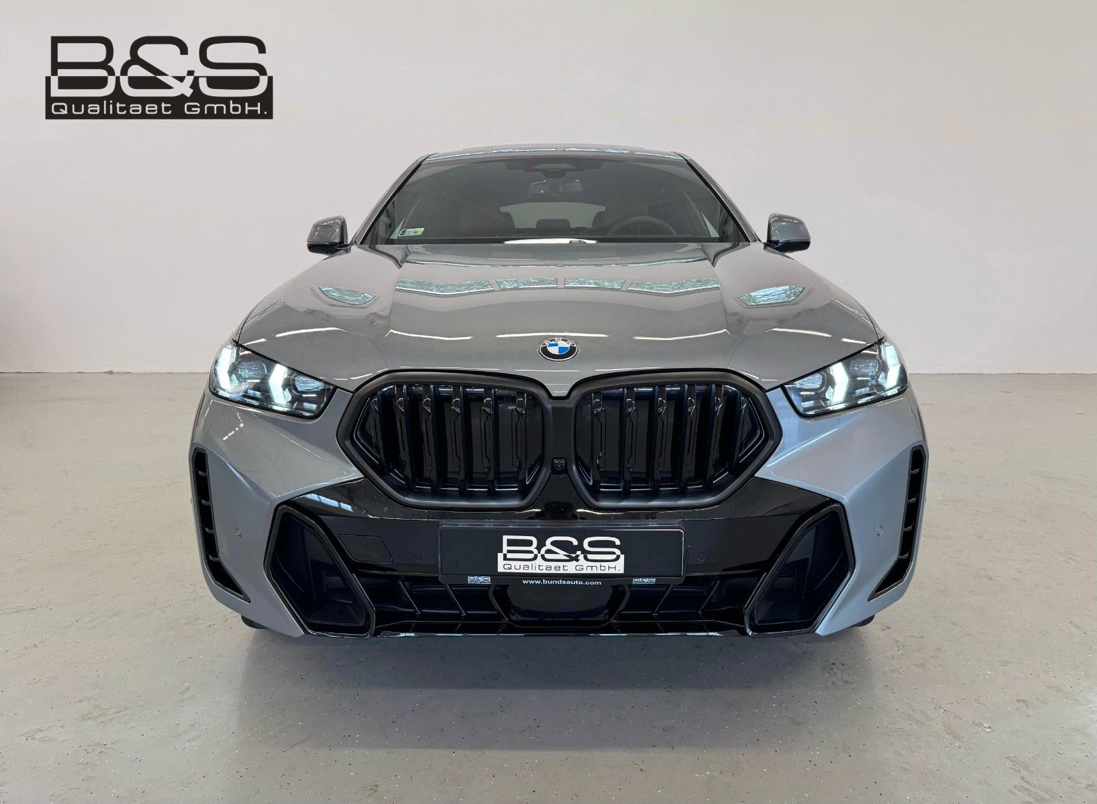 Fahrzeugabbildung BMW X6 30d xDrive MSport ACC,HUD,PANO,HARMAN,SOFTCL
