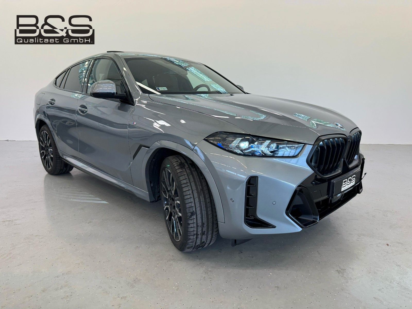 Fahrzeugabbildung BMW X6 30d xDrive MSport ACC,HUD,PANO,HARMAN,SOFTCL