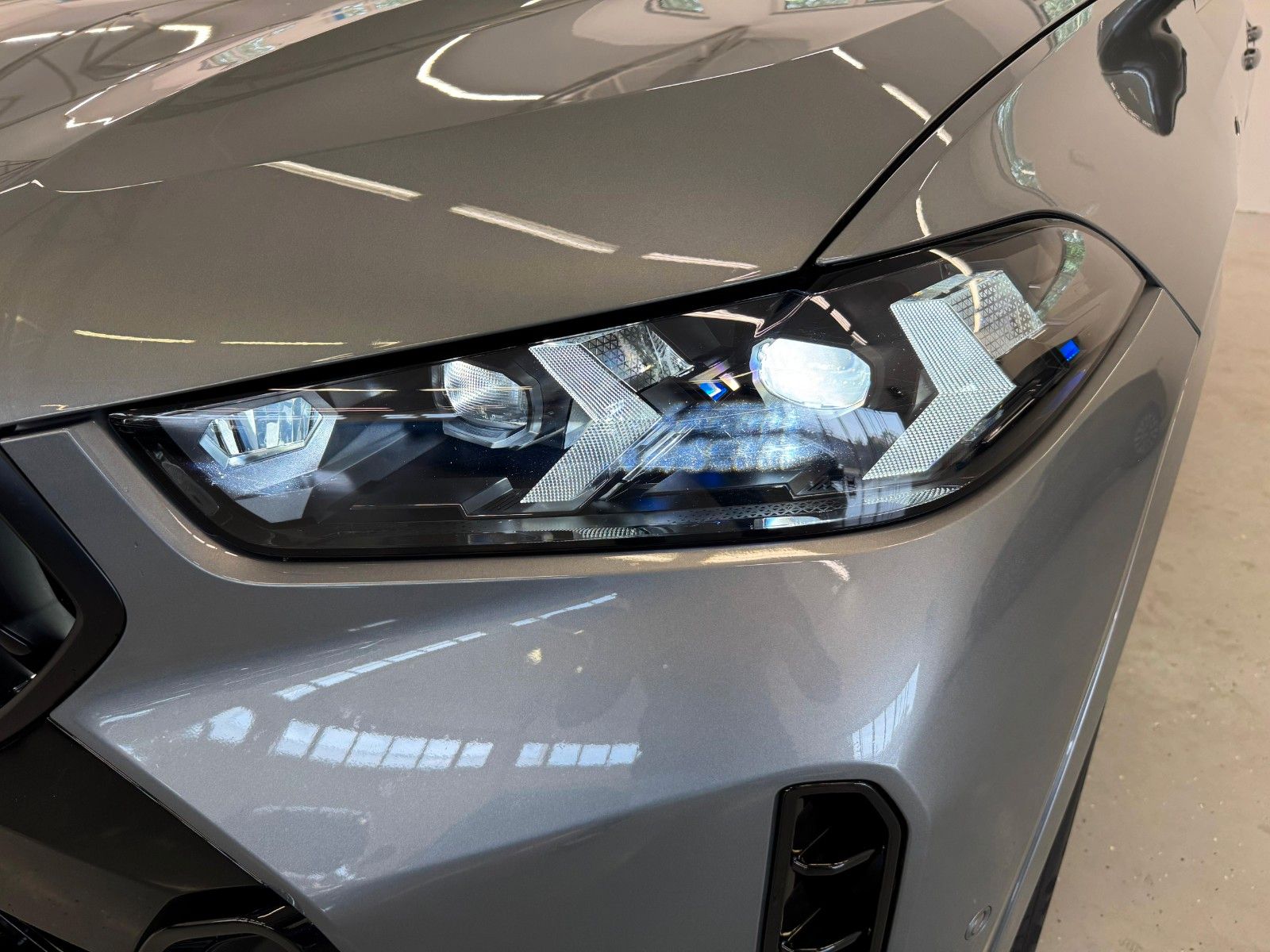 Fahrzeugabbildung BMW X6 30d xDrive MSport ACC,HUD,PANO,HARMAN,SOFTCL