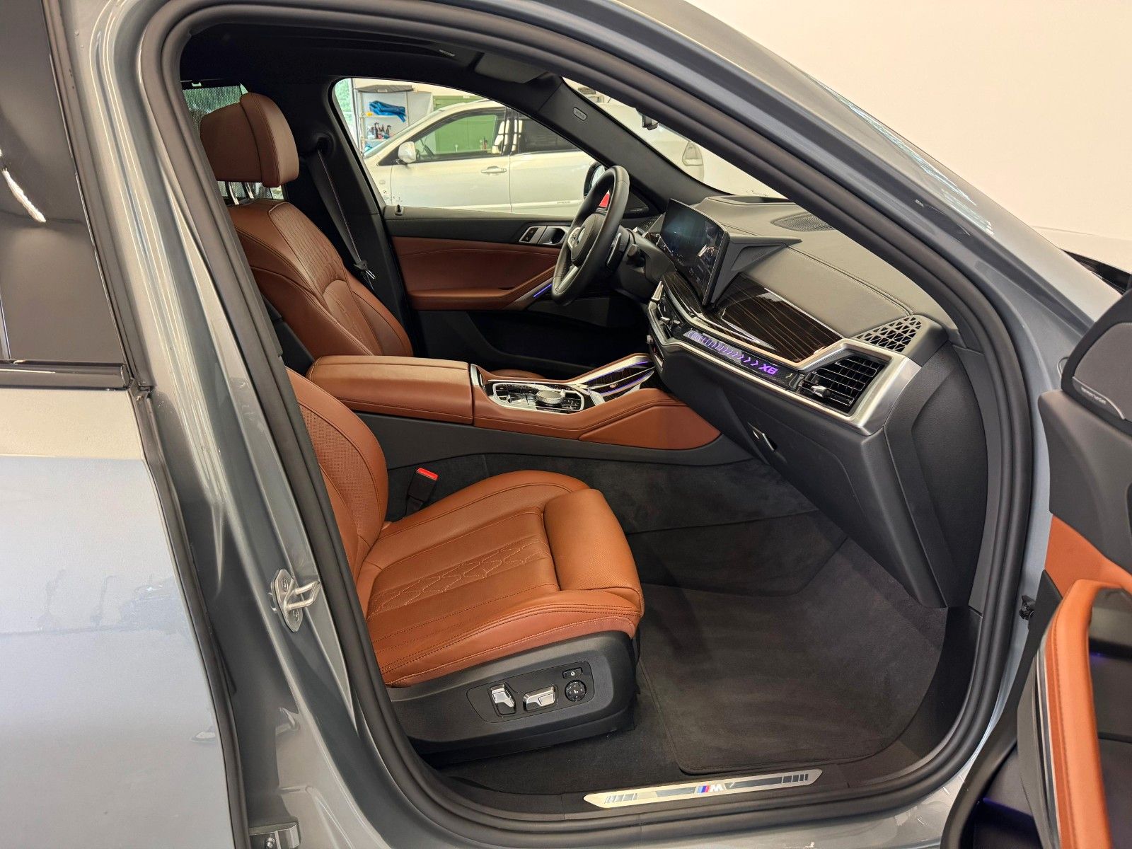Fahrzeugabbildung BMW X6 30d xDrive MSport ACC,HUD,PANO,HARMAN,SOFTCL