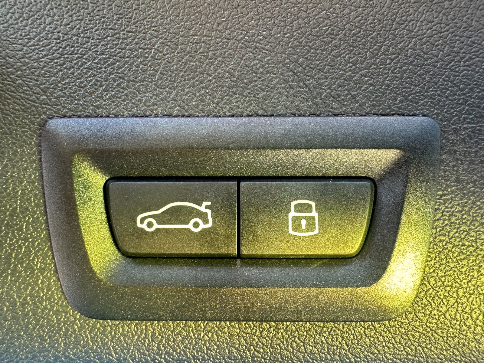 Fahrzeugabbildung BMW X6 30d xDrive MSport ACC,HUD,PANO,LUFT,SOFTC,HAR