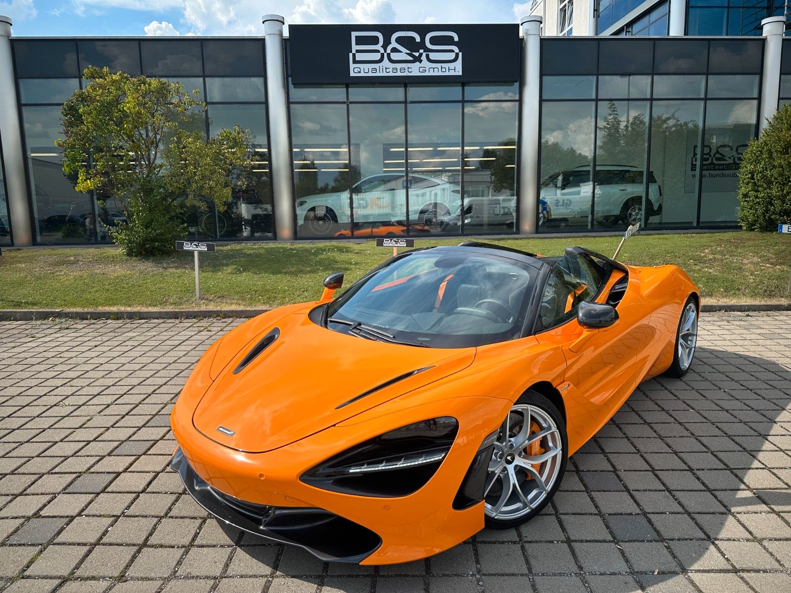 Fahrzeugabbildung McLaren 720S SPIDER PERFOR. PLUS.KERAMIK,CARBON,LIFT,B&W