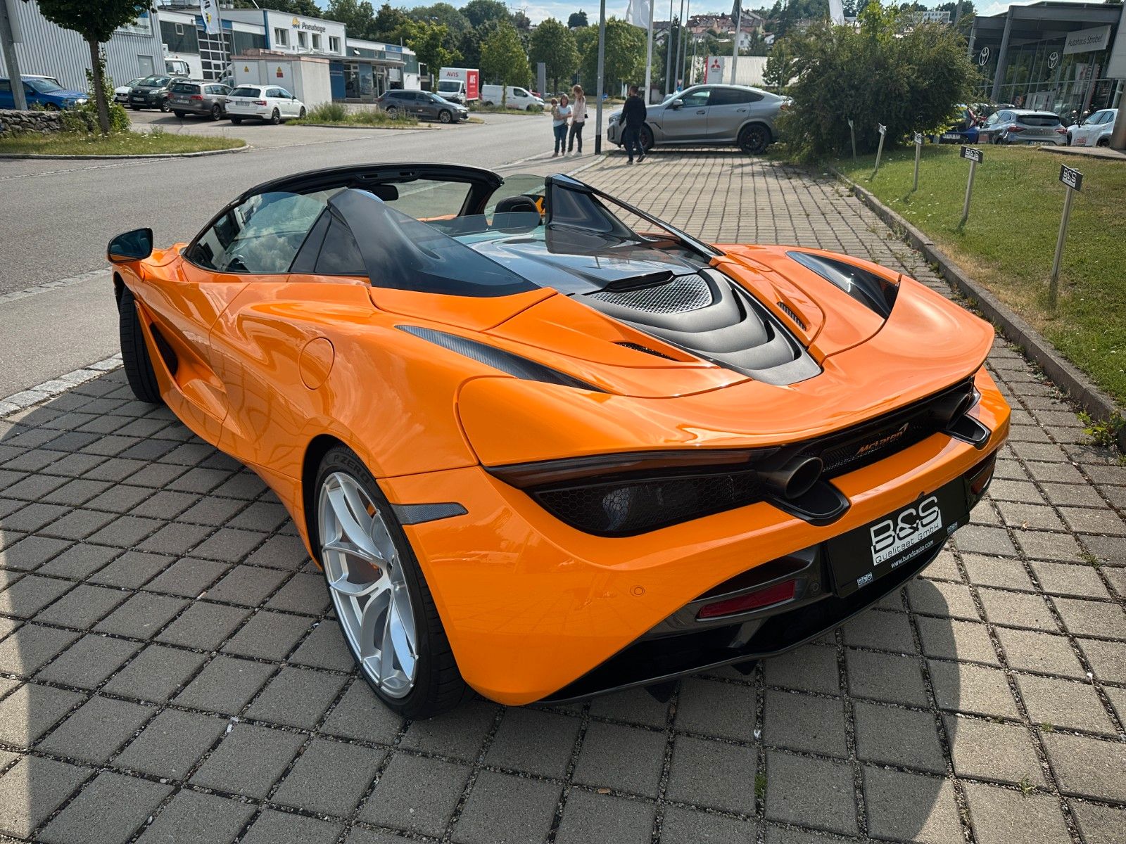 Fahrzeugabbildung McLaren 720S SPIDER PERFOR. PLUS.KERAMIK,CARBON,LIFT,B&W