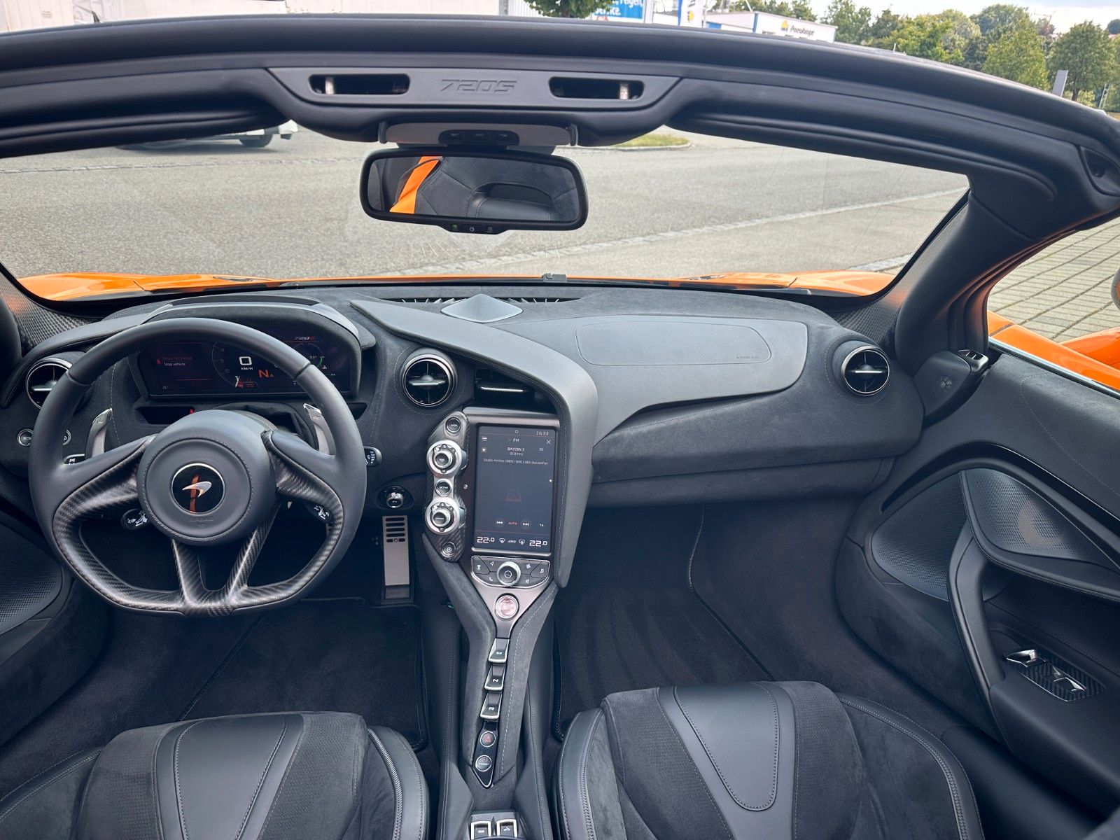 Fahrzeugabbildung McLaren 720S SPIDER PERFOR. PLUS.KERAMIK,CARBON,LIFT,B&W