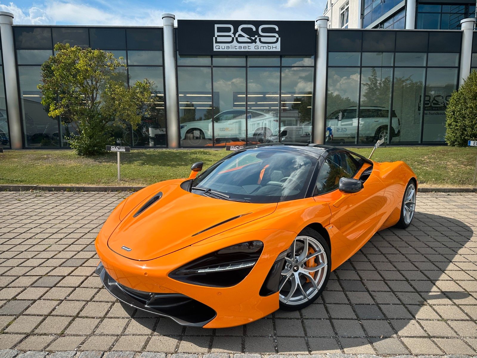 Fahrzeugabbildung McLaren 720S SPIDER PERFOR. PLUS.KERAMIK,CARBON,LIFT,B&W