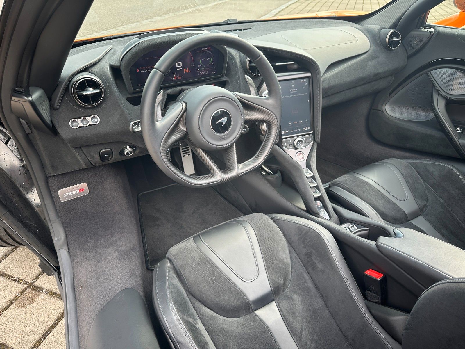 Fahrzeugabbildung McLaren 720S SPIDER PERFOR. PLUS.KERAMIK,CARBON,LIFT,B&W