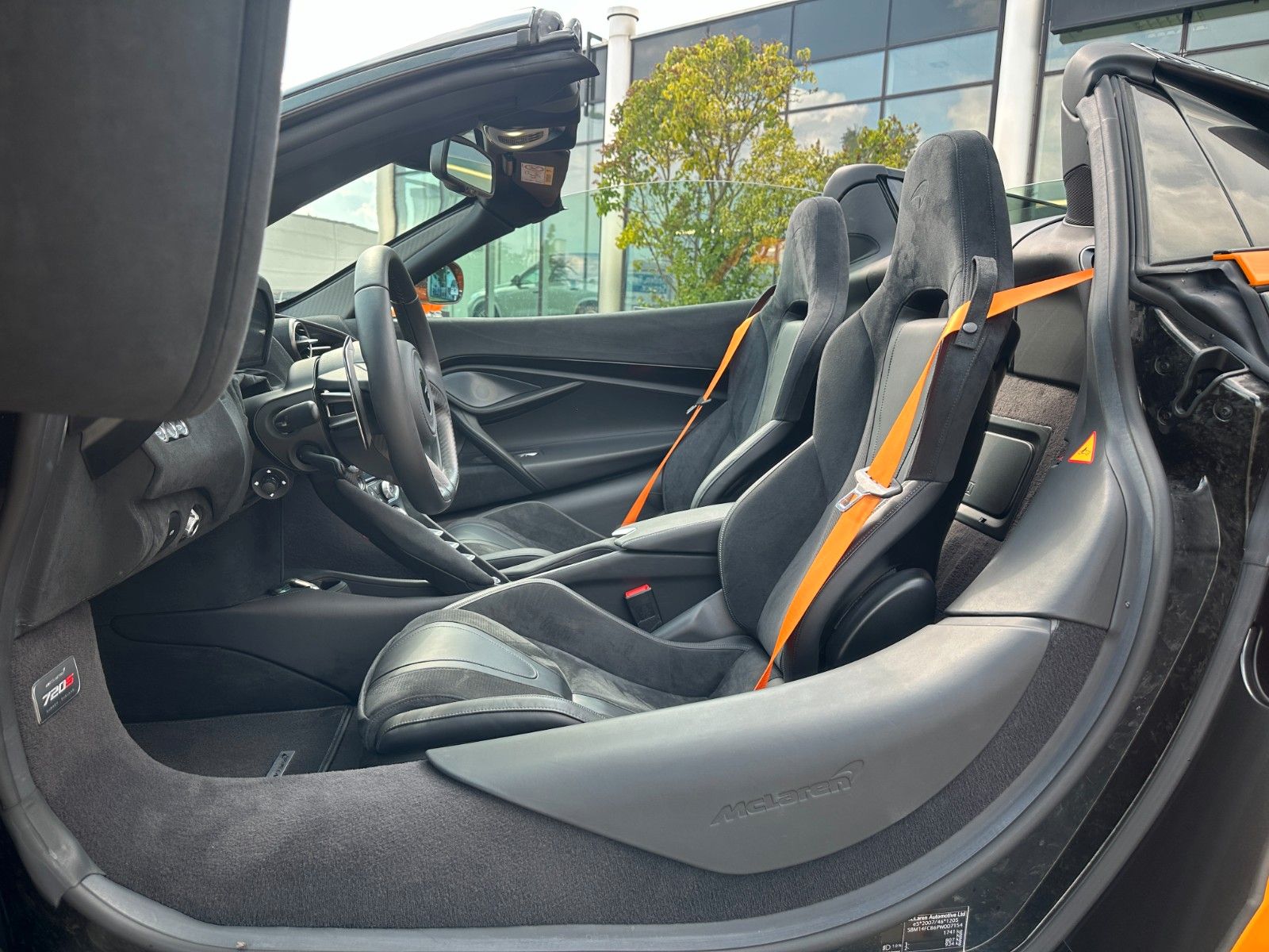 Fahrzeugabbildung McLaren 720S SPIDER PERFOR. PLUS.KERAMIK,CARBON,LIFT,B&W