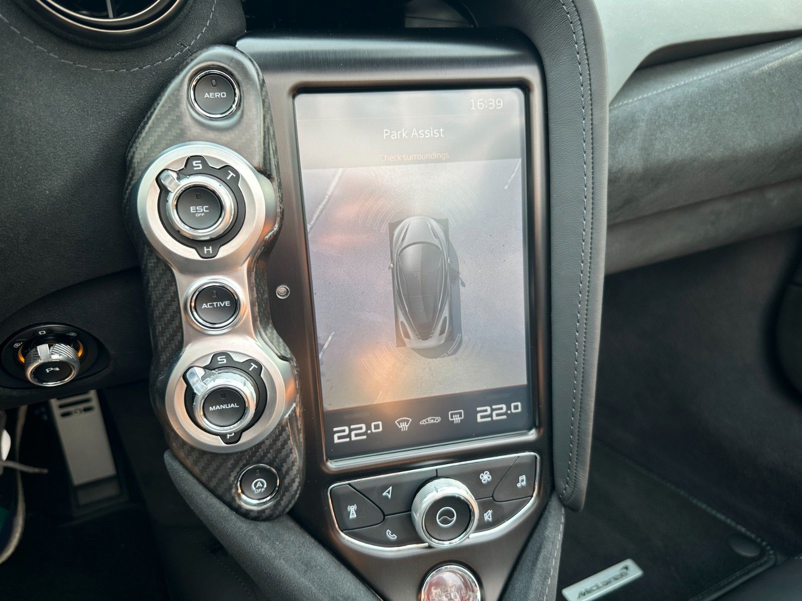 Fahrzeugabbildung McLaren 720S SPIDER PERFOR. PLUS.KERAMIK,CARBON,LIFT,B&W