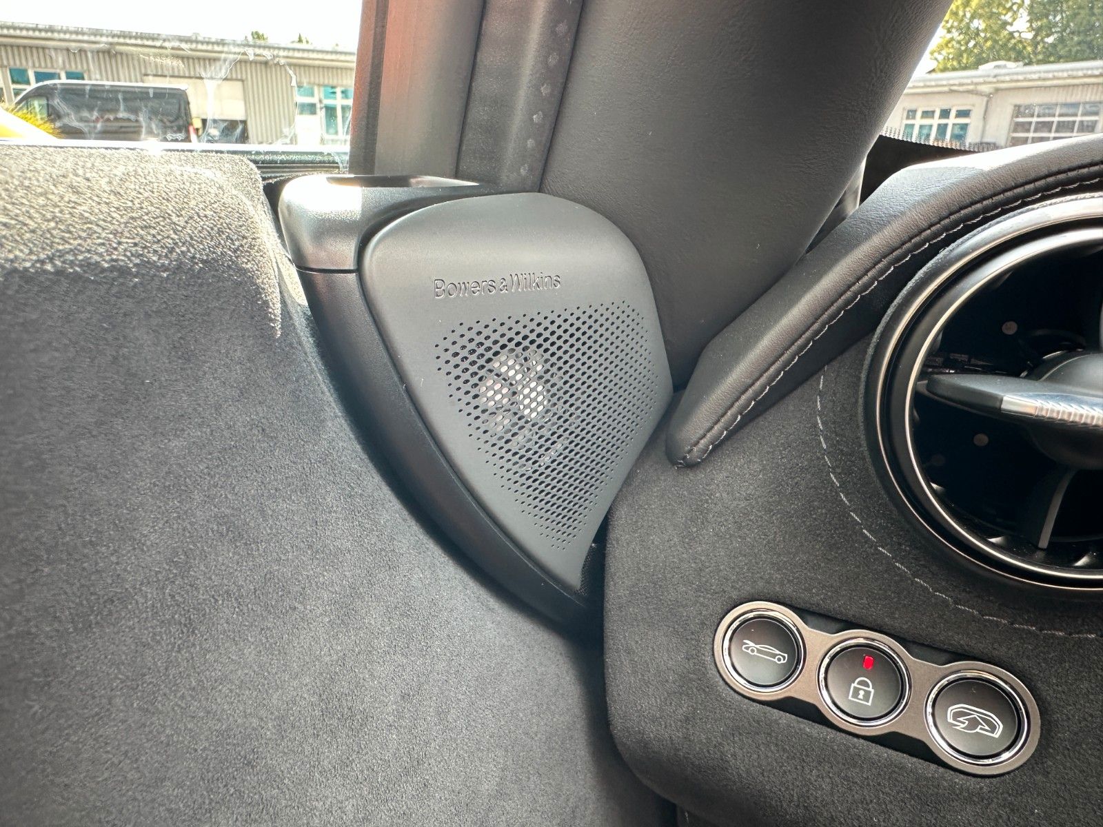 Fahrzeugabbildung McLaren 720S SPIDER PERFOR. PLUS.KERAMIK,CARBON,LIFT,B&W
