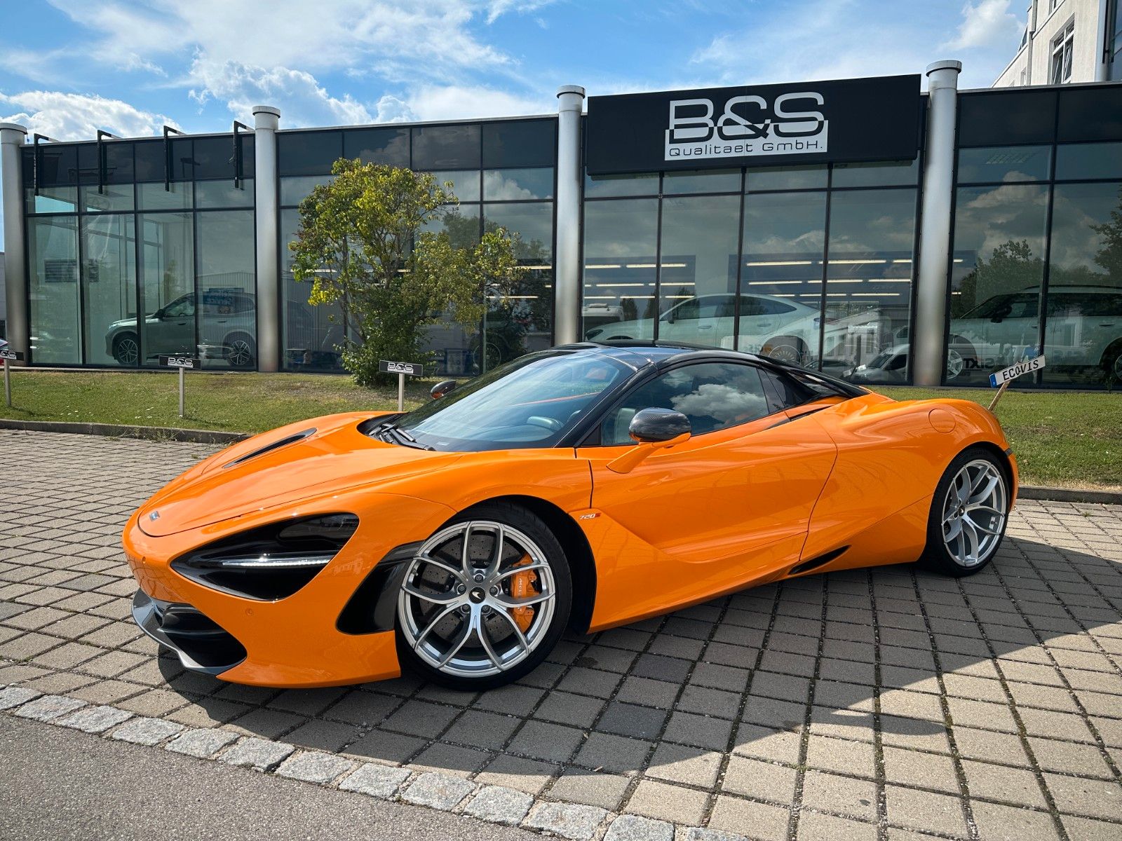 Fahrzeugabbildung McLaren 720S SPIDER PERFOR. PLUS.KERAMIK,CARBON,LIFT,B&W