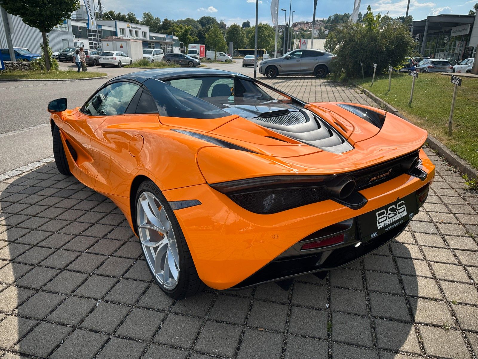 Fahrzeugabbildung McLaren 720S SPIDER PERFOR. PLUS.KERAMIK,CARBON,LIFT,B&W