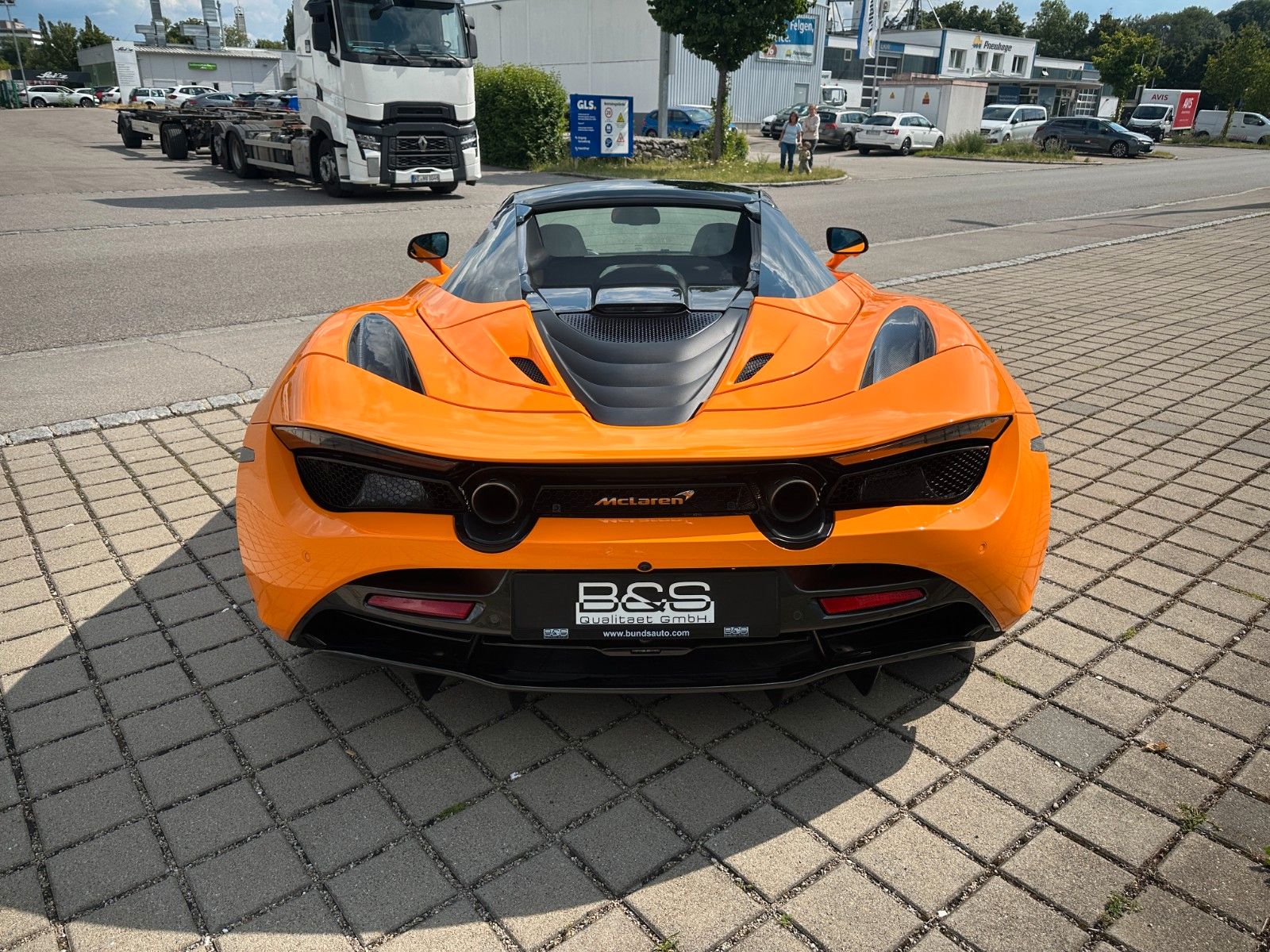 Fahrzeugabbildung McLaren 720S SPIDER PERFOR. PLUS.KERAMIK,CARBON,LIFT,B&W