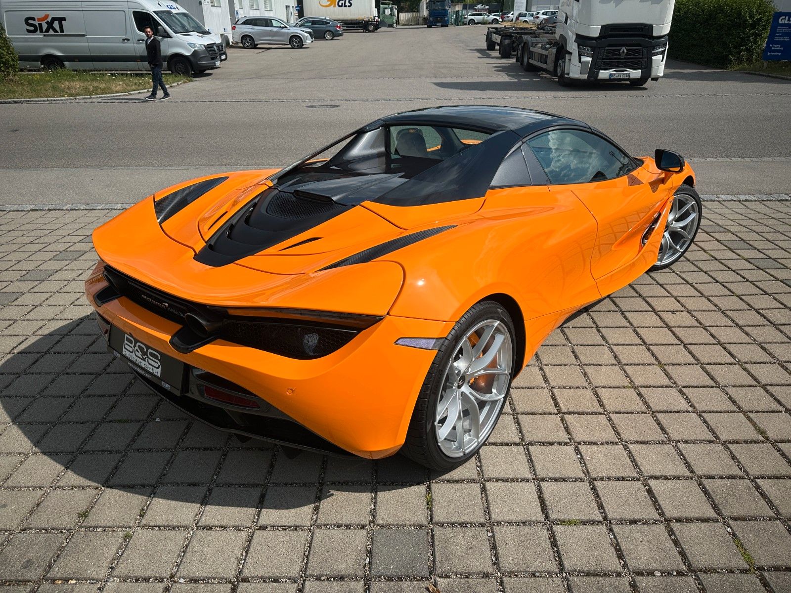 Fahrzeugabbildung McLaren 720S SPIDER PERFOR. PLUS.KERAMIK,CARBON,LIFT,B&W