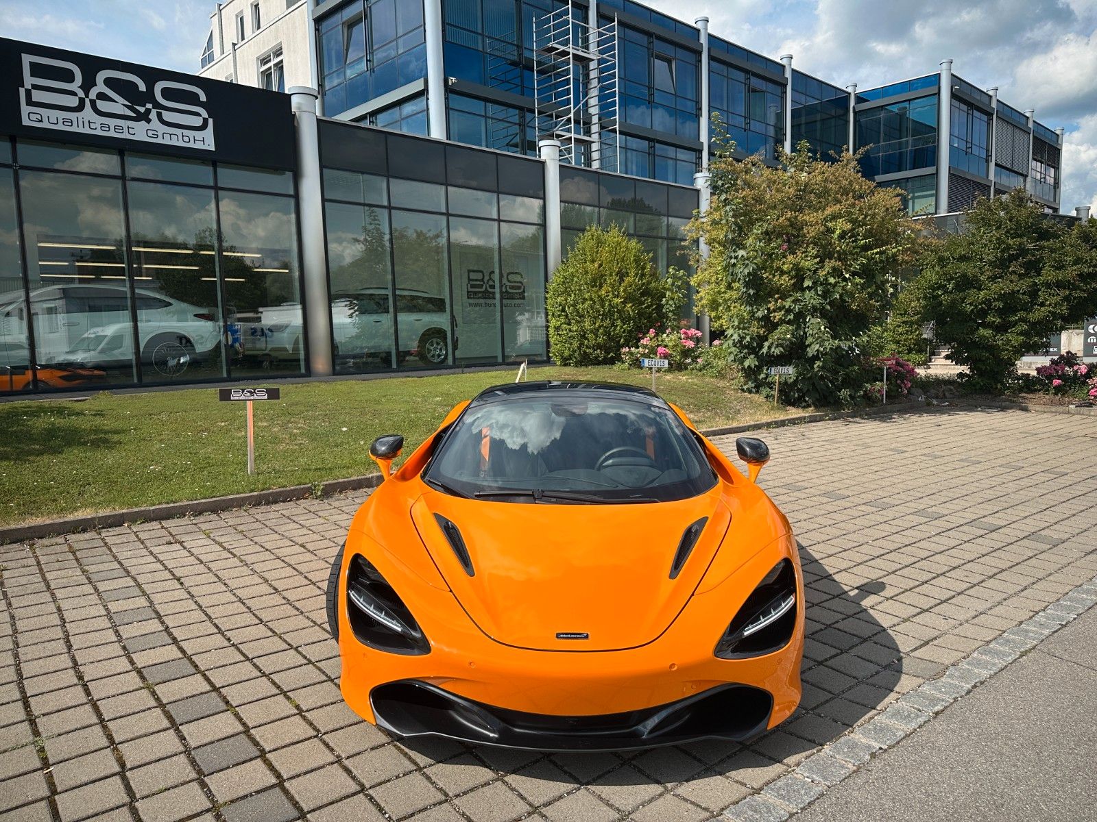 Fahrzeugabbildung McLaren 720S SPIDER PERFOR. PLUS.KERAMIK,CARBON,LIFT,B&W