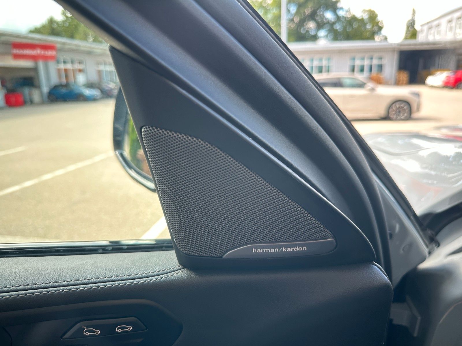 Fahrzeugabbildung BMW X6 30d xDrive MSport ACC,HUD,PANO,LUFT,HARMAN