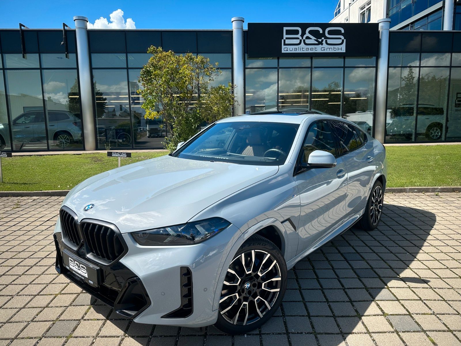 Fahrzeugabbildung BMW X6 30d xDrive MSport ACC,HUD,PANO,LUFT,HARMAN
