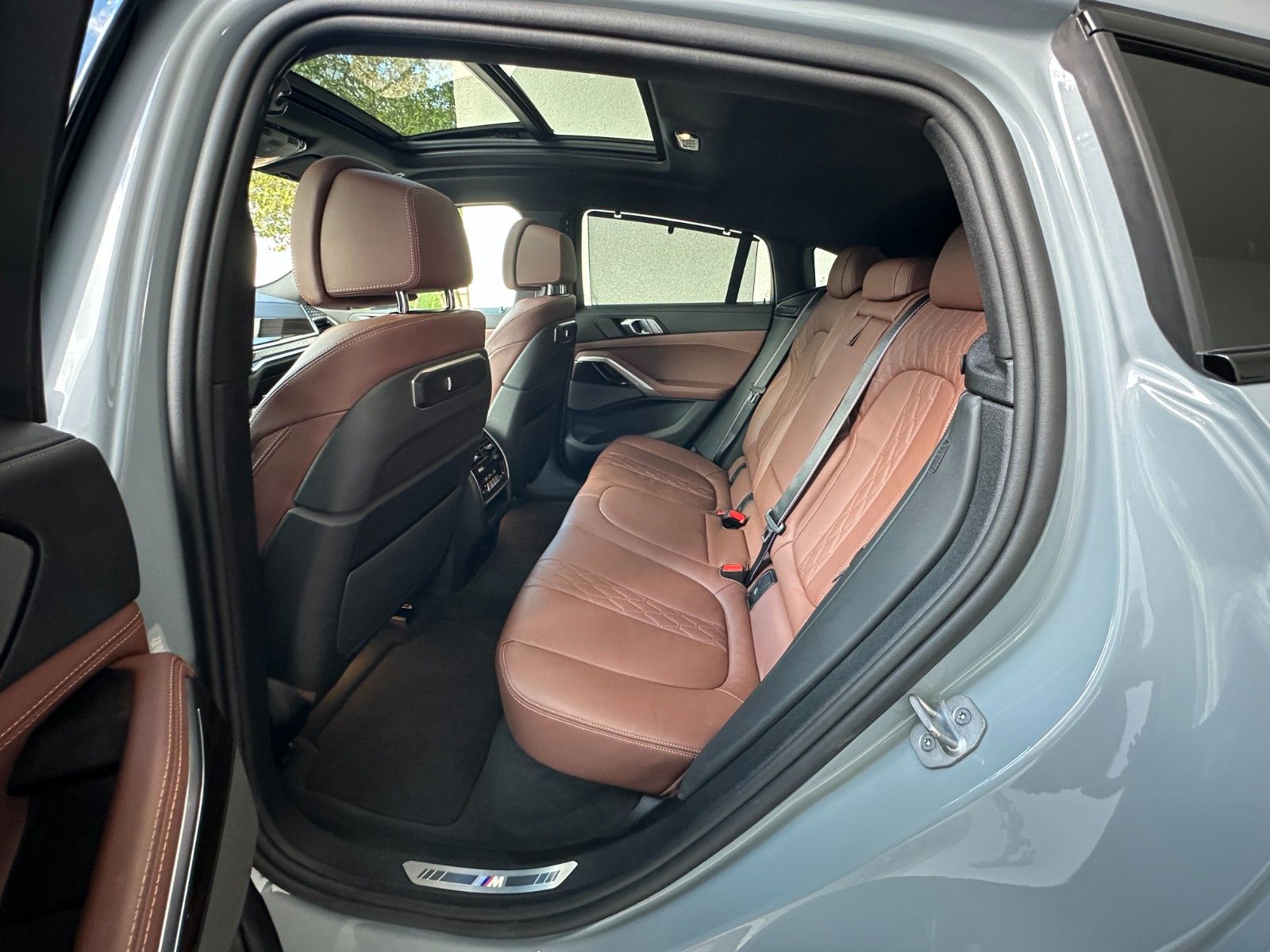 Fahrzeugabbildung BMW X6 30d xDrive MSport ACC,HUD,PANO,LUFT,HARMAN