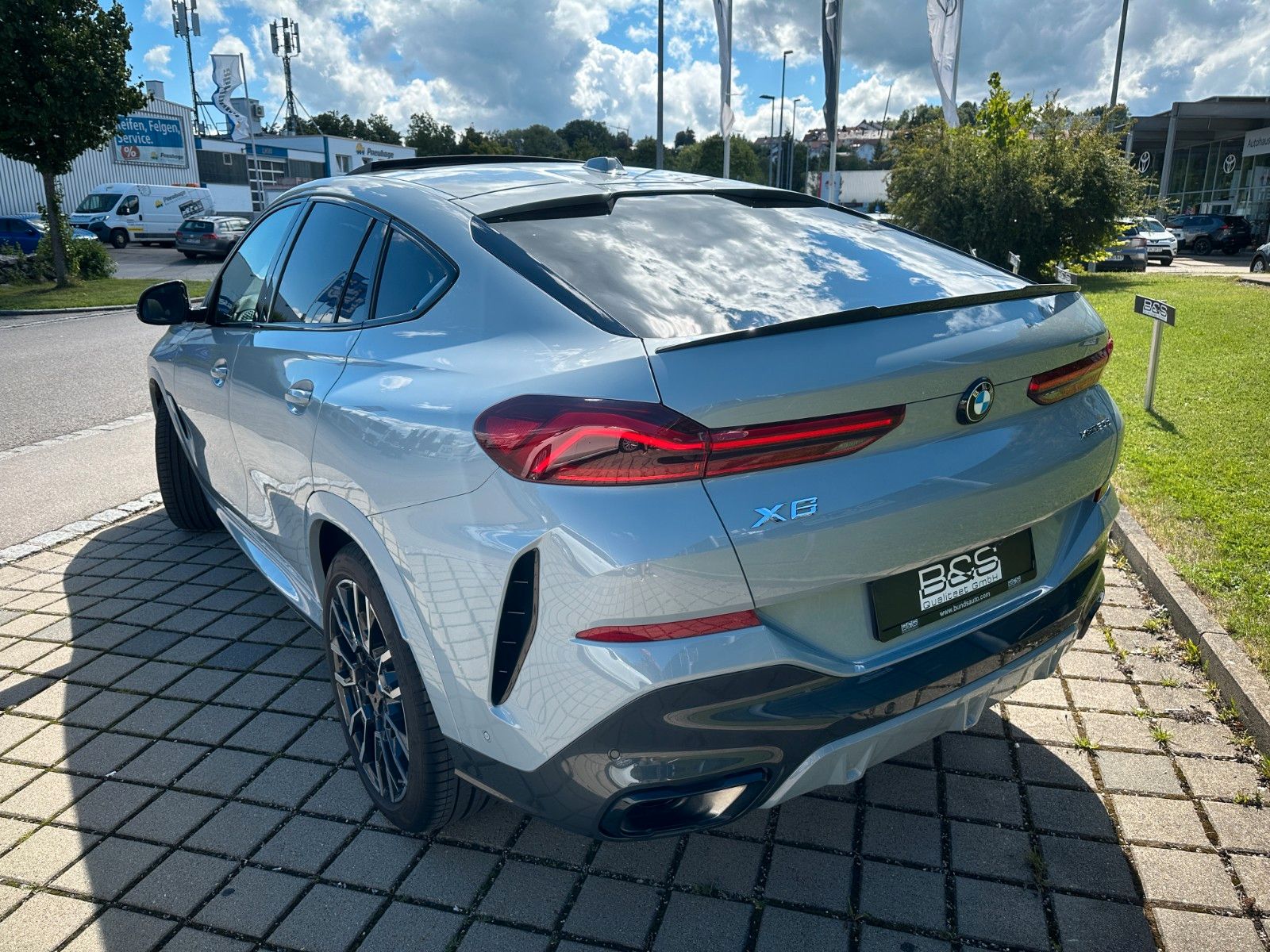 Fahrzeugabbildung BMW X6 30d xDrive MSport ACC,HUD,PANO,LUFT,HARMAN