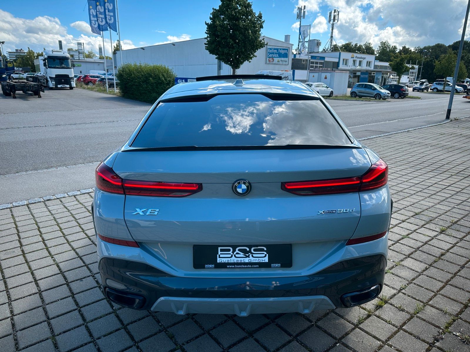 Fahrzeugabbildung BMW X6 30d xDrive MSport ACC,HUD,PANO,LUFT,HARMAN