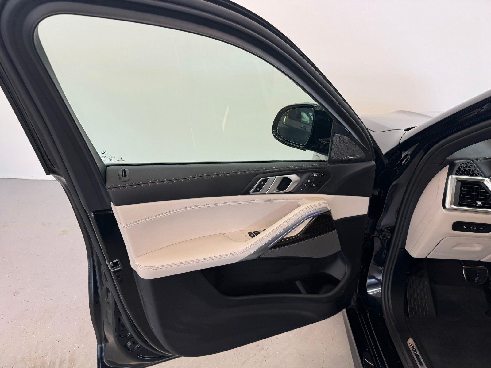 Fahrzeugabbildung BMW X6 30d xDrive MSport ACC,HUD,PANO,HARMAN,LUFT...