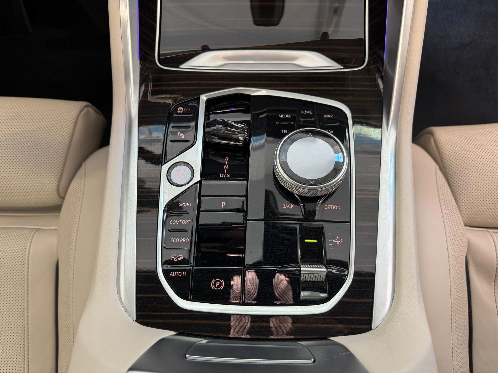 Fahrzeugabbildung BMW X6 30d xDrive MSport ACC,HUD,PANO,HARMAN,LUFT...