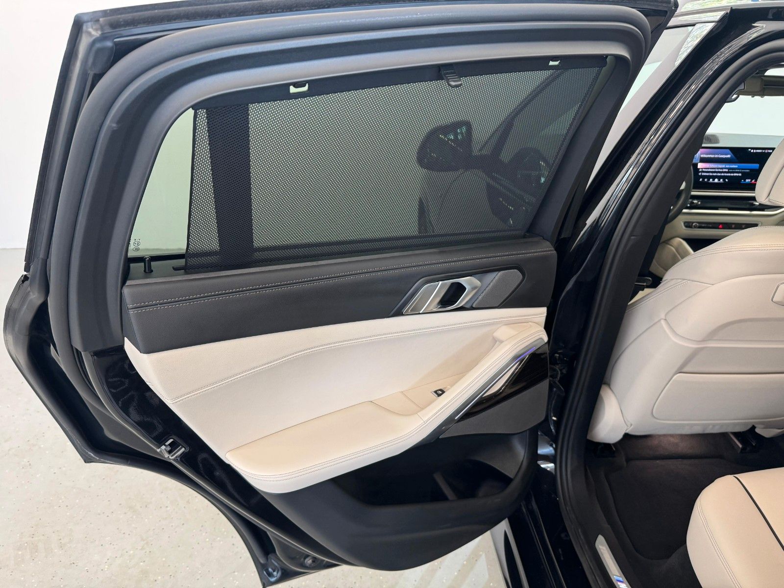 Fahrzeugabbildung BMW X6 30d xDrive MSport ACC,HUD,PANO,HARMAN,LUFT...