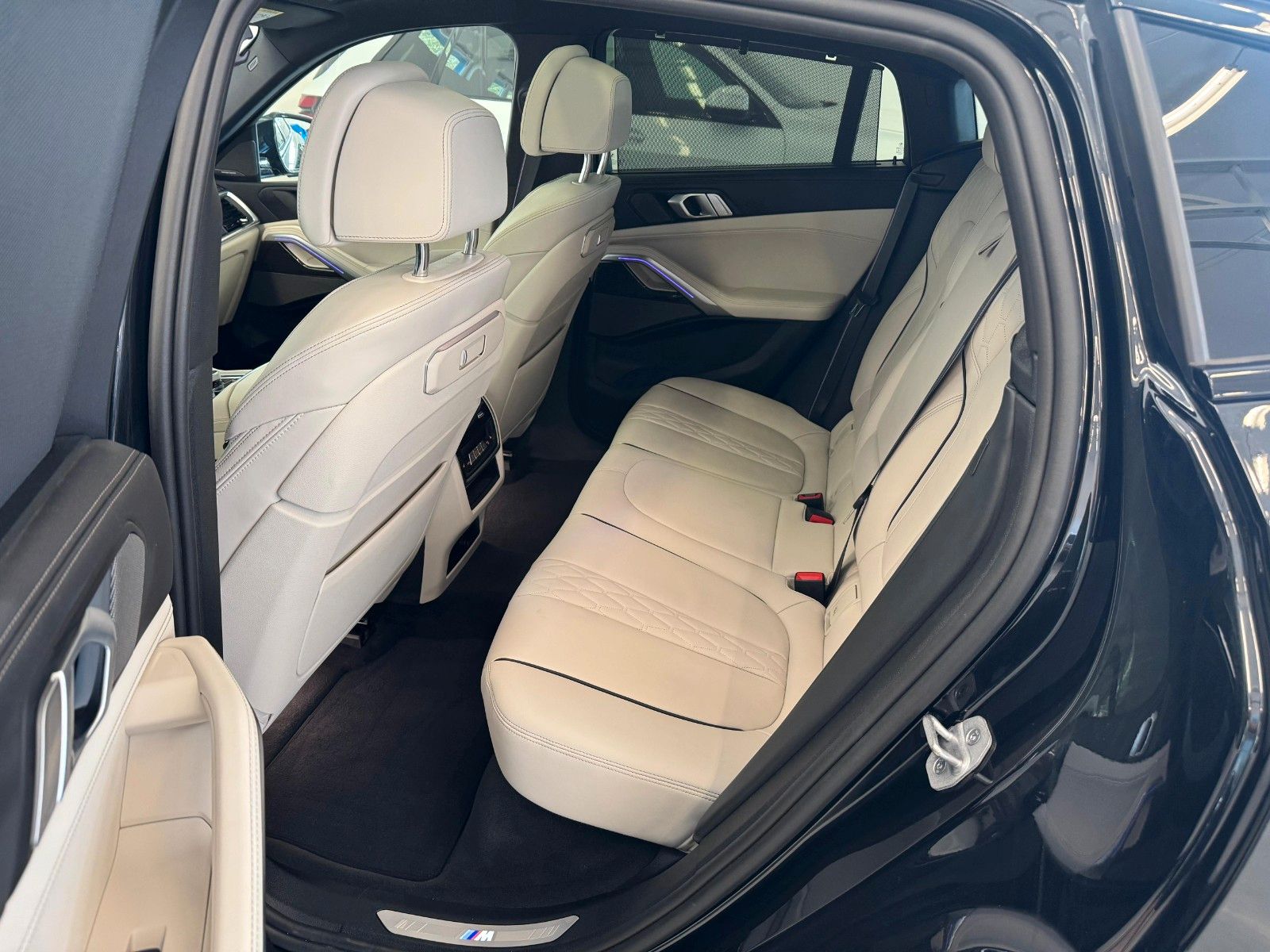 Fahrzeugabbildung BMW X6 30d xDrive MSport ACC,HUD,PANO,HARMAN,LUFT...