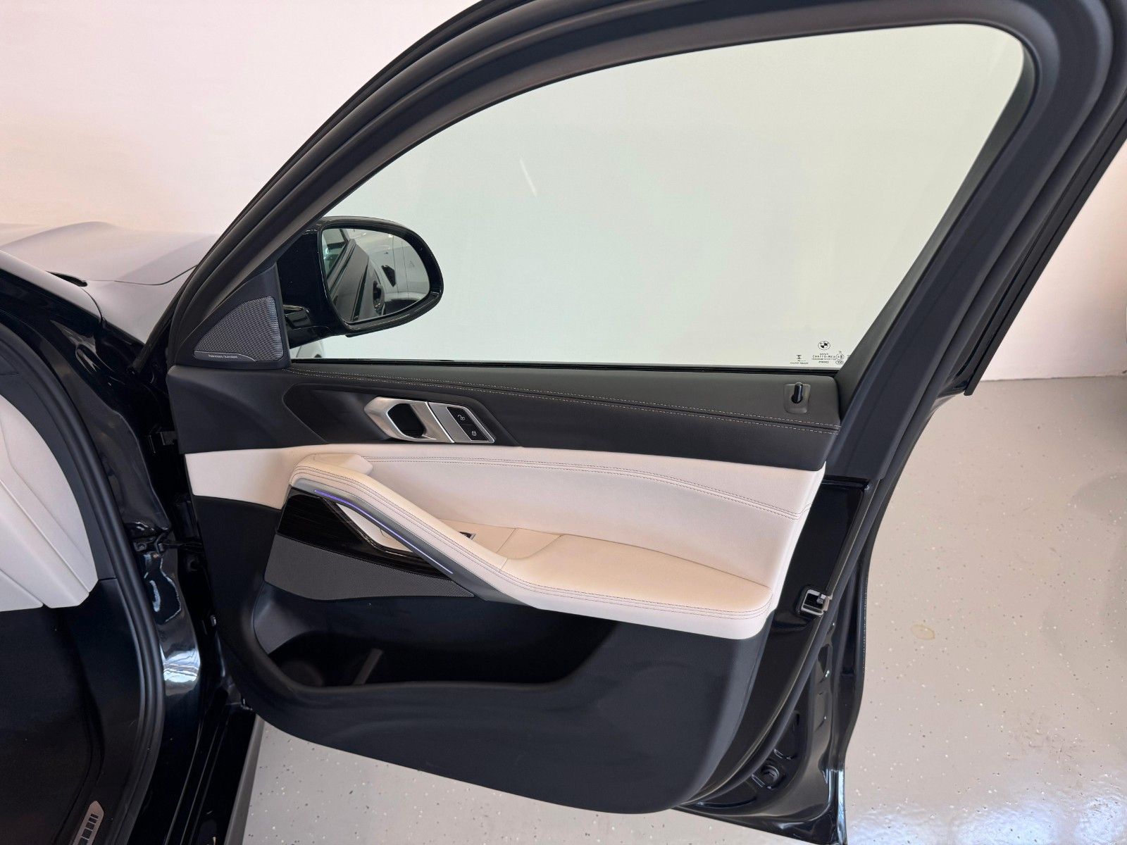 Fahrzeugabbildung BMW X6 30d xDrive MSport ACC,HUD,PANO,HARMAN,LUFT...