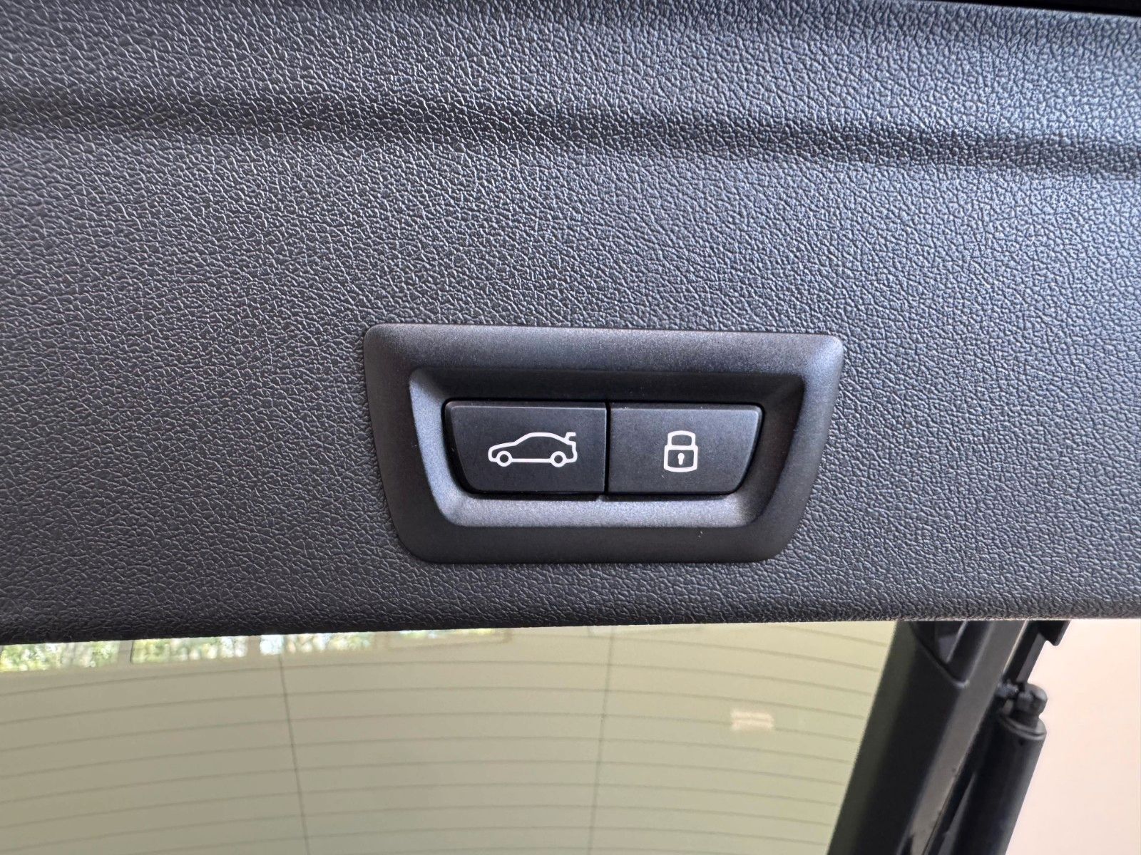 Fahrzeugabbildung BMW X6 30d xDrive MSport ACC,HUD,PANO,HARMAN,LUFT...