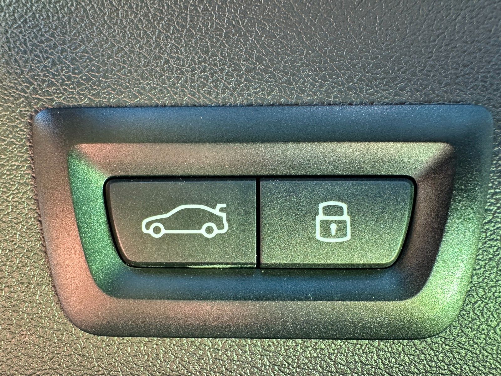 Fahrzeugabbildung BMW X6 30d xDrive MSport ACC,HUD,PANO,HARMAN,LUFT...