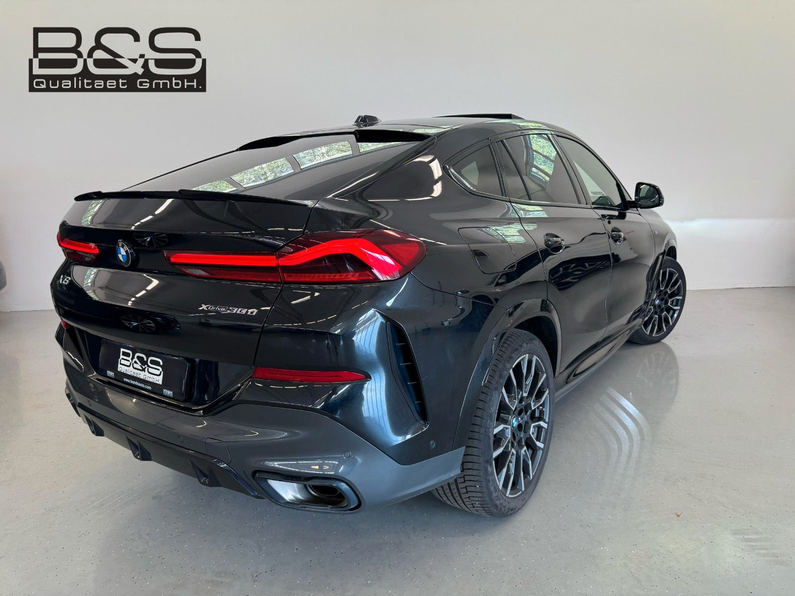 Fahrzeugabbildung BMW X6 30d xDrive MSport ACC,HUD,PANO,HARMAN,LUFT...